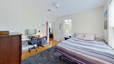 124 Cedar St, Unit 2 in Somerville, MA - Foto de edificio - Building Photo