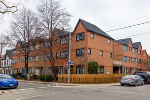 79B Ulster St in Toronto, ON - Building Photo