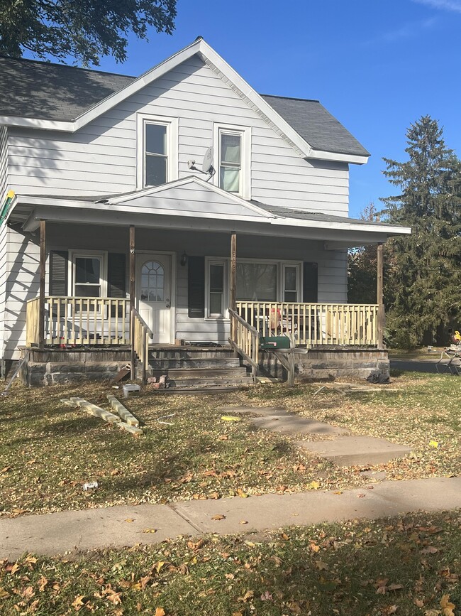 property at 802 Niagara St