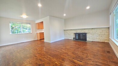 13865 SE 40th St in Bellevue, WA - Building Photo - Building Photo