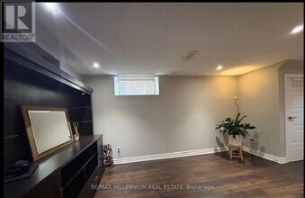 1341 Freeport Dr in Mississauga, ON - Building Photo - Building Photo