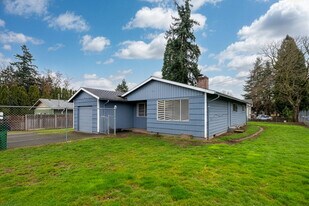 15706 E Burnside St in Portland, OR - Building Photo