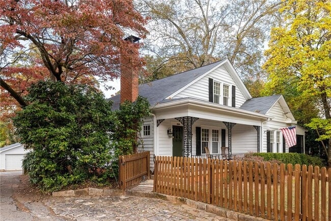 5450 E Mountain St in Stone Mountain, GA - Building Photo - Building Photo