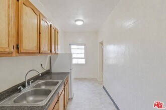 400 S Kenmore Ave in Los Angeles, CA - Building Photo - Building Photo