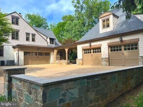 8820 Burning Tree Rd in Bethesda, MD - Building Photo - Building Photo