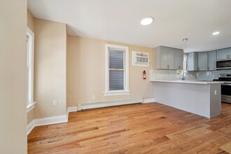 206 Forest St in Montclair, NJ - Building Photo - Building Photo