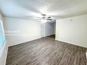 10085 Brass Ring Rd in Jonesboro, GA - Foto de edificio - Building Photo