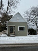 235 Main St in Marinette, WI - Building Photo