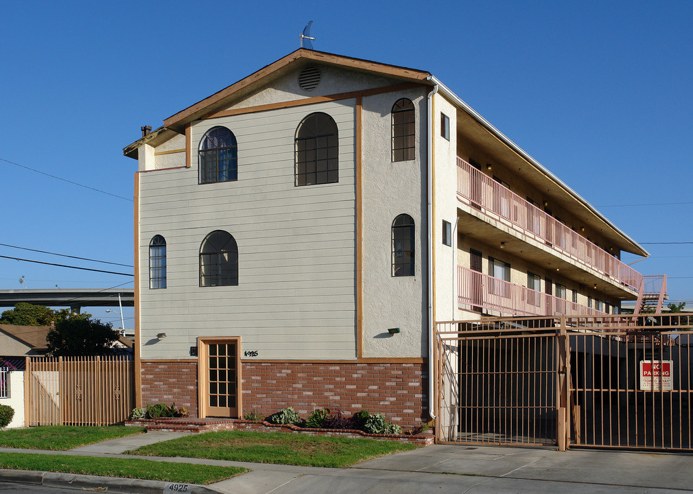 4925 W 117th St in Hawthorne, CA - Foto de edificio