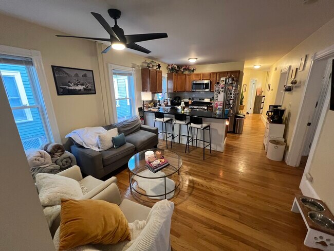 42 Gorham St, Unit 1 in Somerville, MA - Building Photo - Building Photo