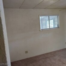 5495 Everglade St in Las Vegas, NV - Building Photo - Building Photo