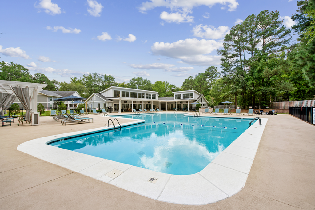 The Apartments at Midtown 501 in Chapel Hill, NC - Foto de edificio