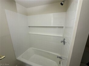 5885 Youngstown Hubbard Rd in Hubbard, OH - Building Photo - Building Photo