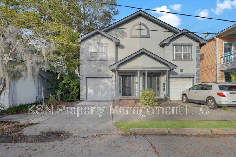 8 E 33rd St in Savannah, GA - Foto de edificio