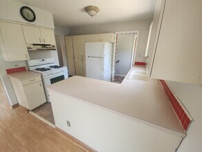 20736 Crestmont Ln in Dearborn Heights, MI - Building Photo - Building Photo