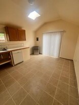 942 E Las Animas St, Unit Cabin in Colorado Springs, CO - Building Photo