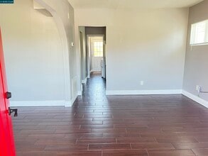 2830 23rd Ave in Oakland, CA - Building Photo - Building Photo