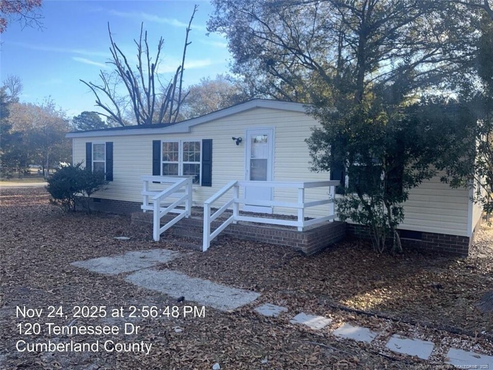 120 Tennessee Dr in Fayetteville, NC - Building Photo