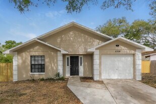 8308 Hedgeway Pl in Tampa, FL - Building Photo