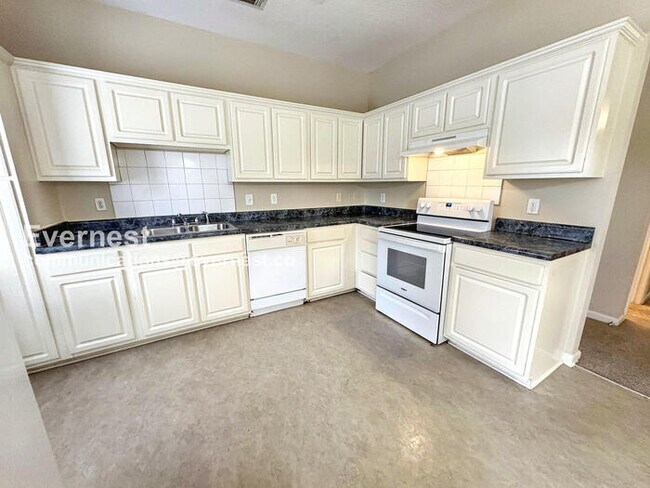 2479 Brianna Dr in Hampton, GA - Foto de edificio - Building Photo