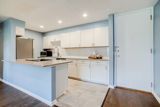 2928 Dean Pky, Unit 5B in Minneapolis, MN - Foto de edificio - Building Photo