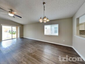 533 Scarlet Maple Ct in Plant City, FL - Foto de edificio - Building Photo