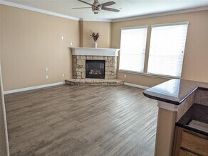 1101 E Parmer Ln in Austin, TX - Building Photo - Building Photo