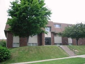 914 20th Ave Pl in Coralville, IA - Foto de edificio
