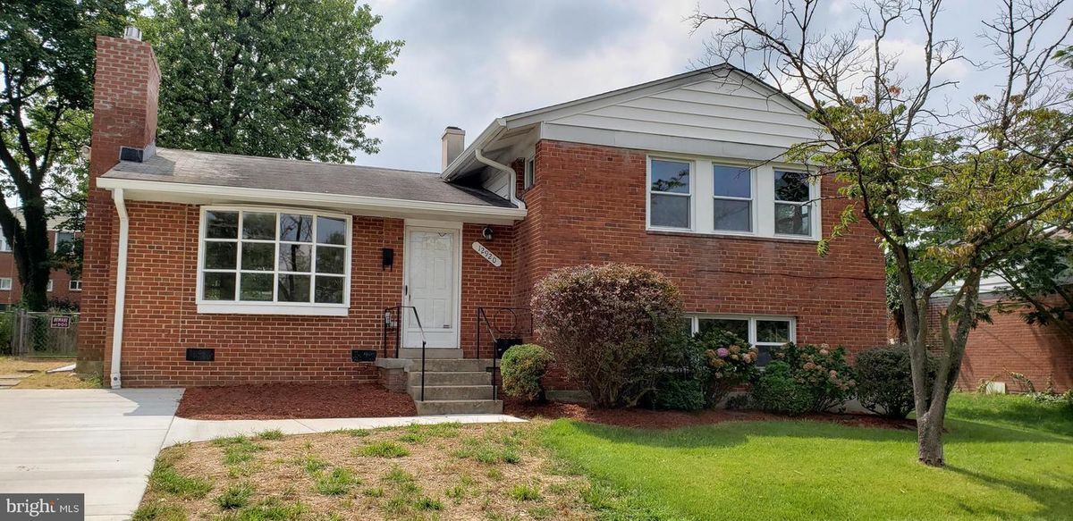 12920 Holdridge Rd in Silver Spring, MD - Foto de edificio