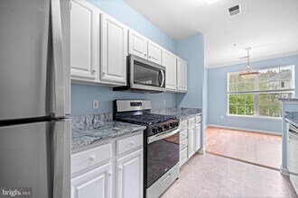 13121 Marcey Creek Rd in Herndon, VA - Building Photo - Building Photo