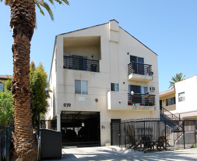 639 N Alexandria Ave in Los Angeles, CA - Foto de edificio - Building Photo