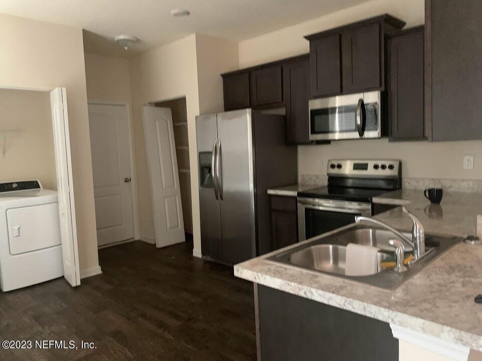 7872 Echo Springs Rd in Jacksonville, FL - Building Photo