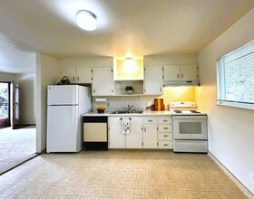 8790 Petaluma Hill Rd in Penngrove, CA - Building Photo - Building Photo