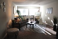 Building Photo - Saddle River Apartamentos in Louisville, Kentucky