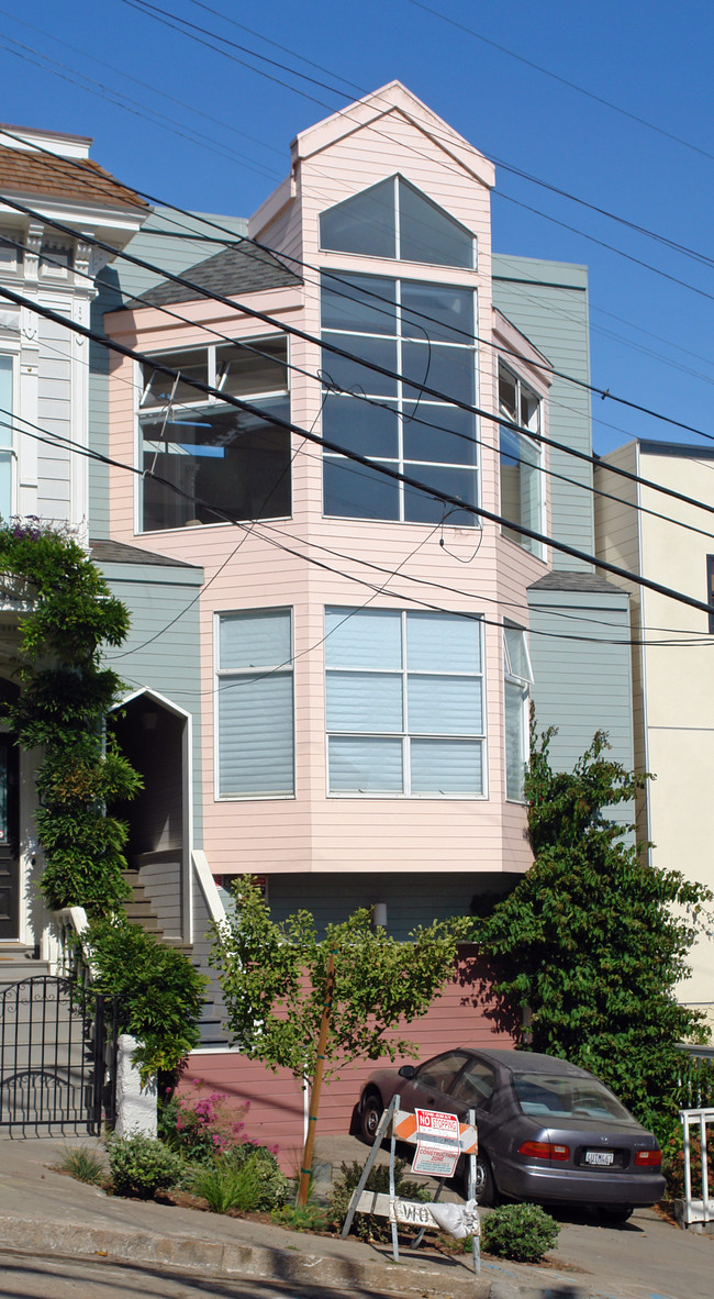 566-570 Sanchez St in San Francisco, CA - Foto de edificio - Building Photo