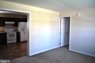 306 Oakwood Ave in Glassboro, NJ - Building Photo - Building Photo