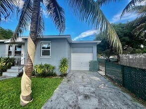 805 NE 134th St in North Miami, FL - Building Photo - Building Photo