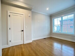 12 Greylock Rd, Unit 2 in Boston, MA - Building Photo - Building Photo