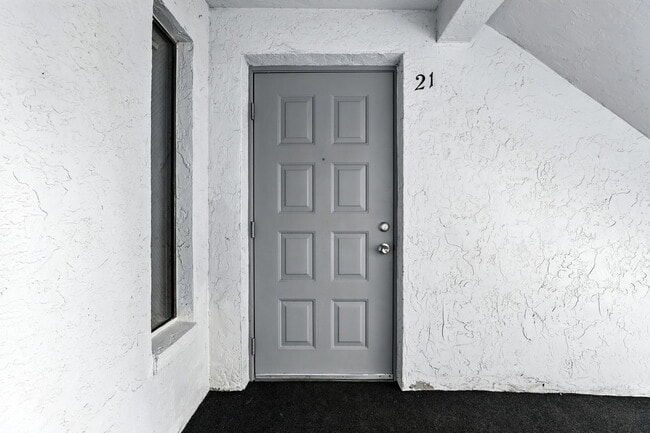 8201 Sun Spring Cir in Orlando, FL - Building Photo - Building Photo