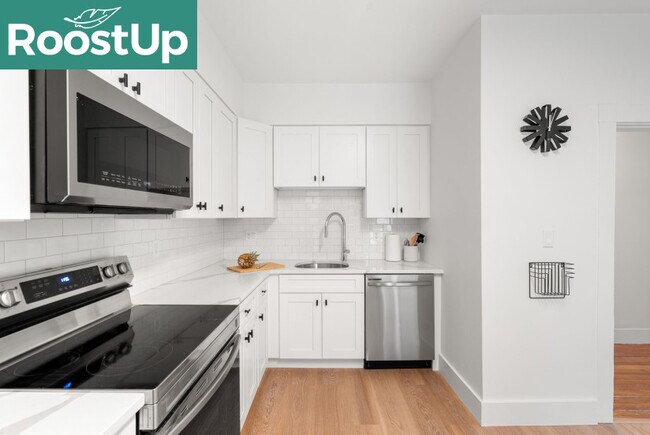 Furnished Bedroom with Private Ensuite Bat in Boston, MA - Building Photo - Building Photo