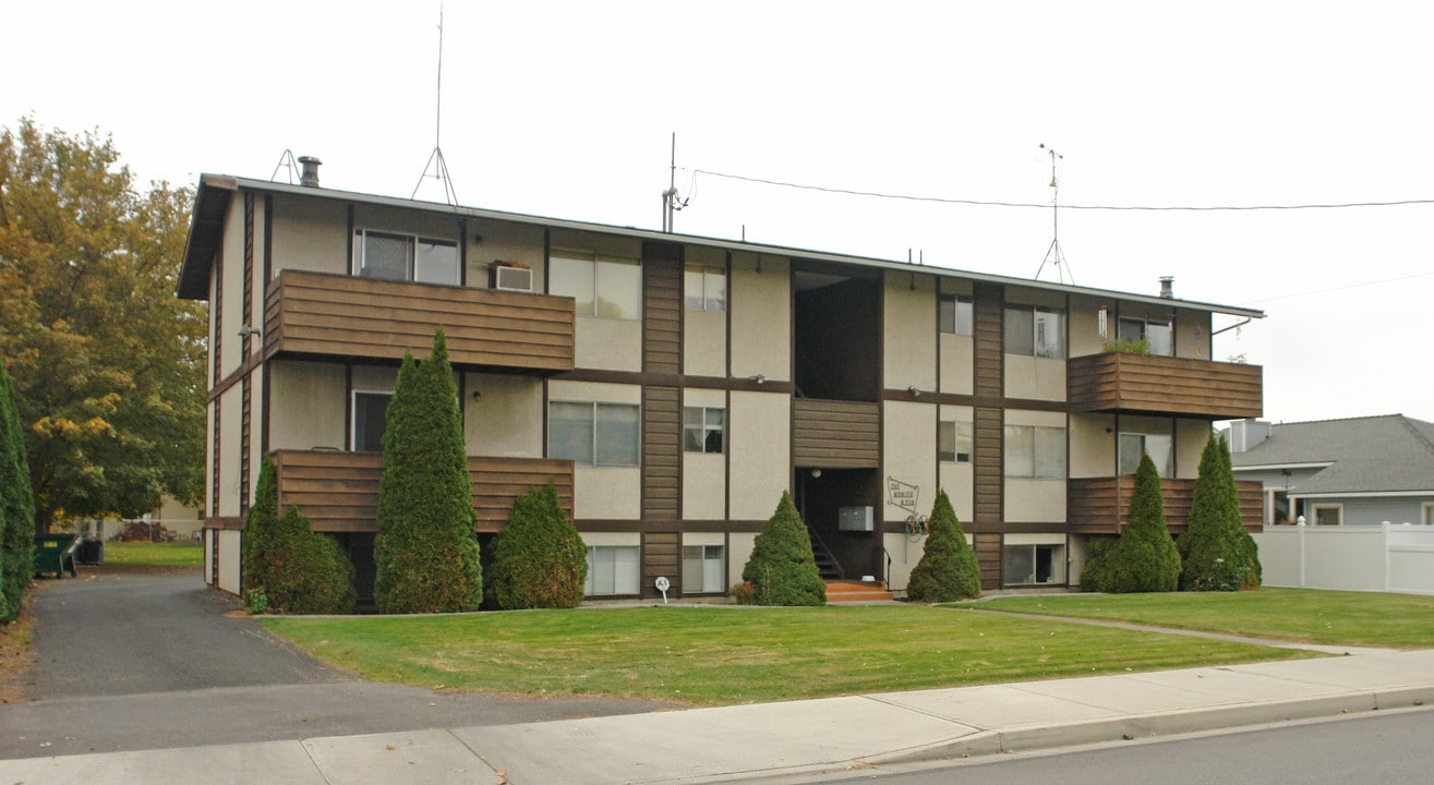 219 N University Rd in Spokane, WA - Building Photo