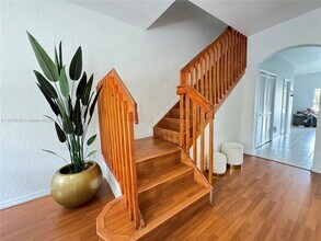 10833 NW 83rd St in Doral, FL - Building Photo - Building Photo