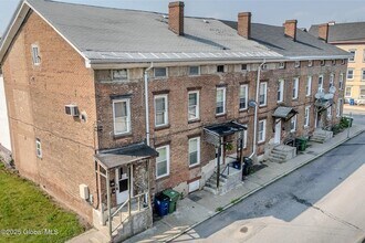 2 Front St, Unit Floor 2 in Cohoes, NY - Building Photo - Building Photo