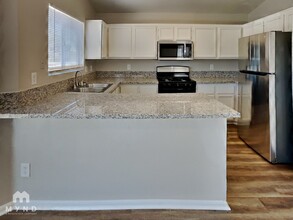 8020 Tulum Ct in Las Vegas, NV - Building Photo - Building Photo