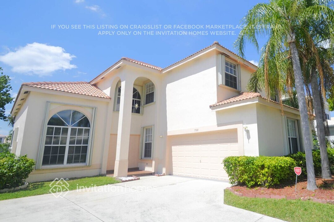 7580 Belmonte Blvd in Margate, FL - Foto de edificio