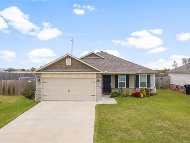 property at 1204 E Quincy St