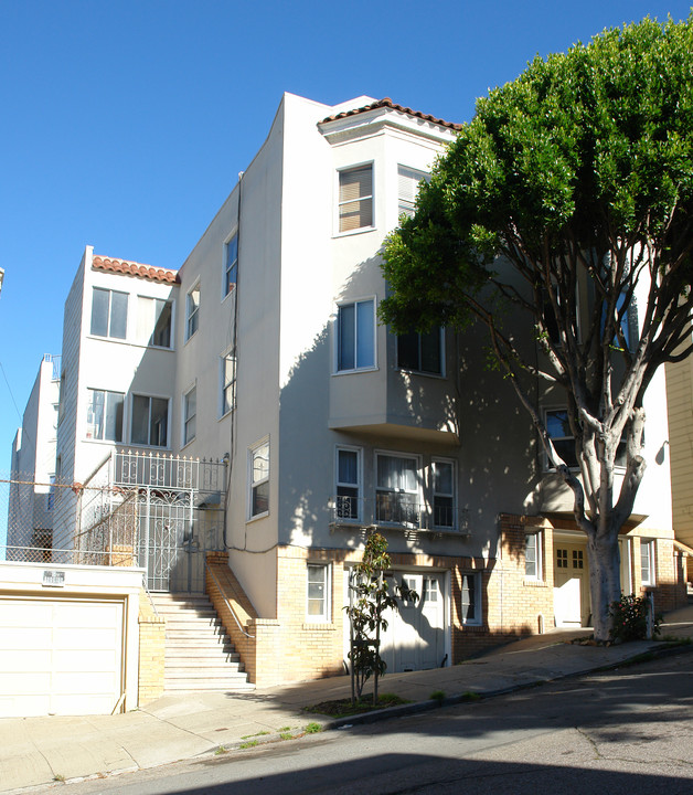 566-576 Lombard St in San Francisco, CA - Building Photo