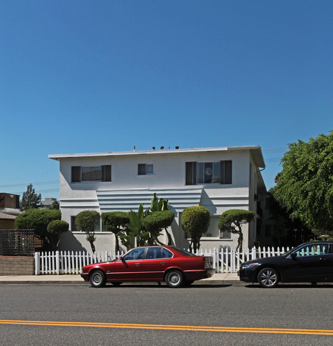 425 E Magnolia Blvd in Burbank, CA - Foto de edificio - Building Photo