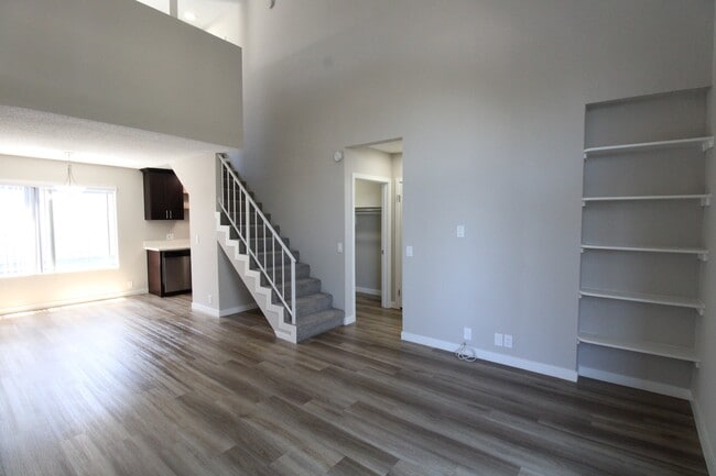 Oxnard Terrace in Van Nuys, CA - Foto de edificio - Building Photo