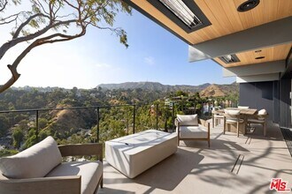 5671 Spreading Oak Dr in Los Angeles, CA - Building Photo - Building Photo